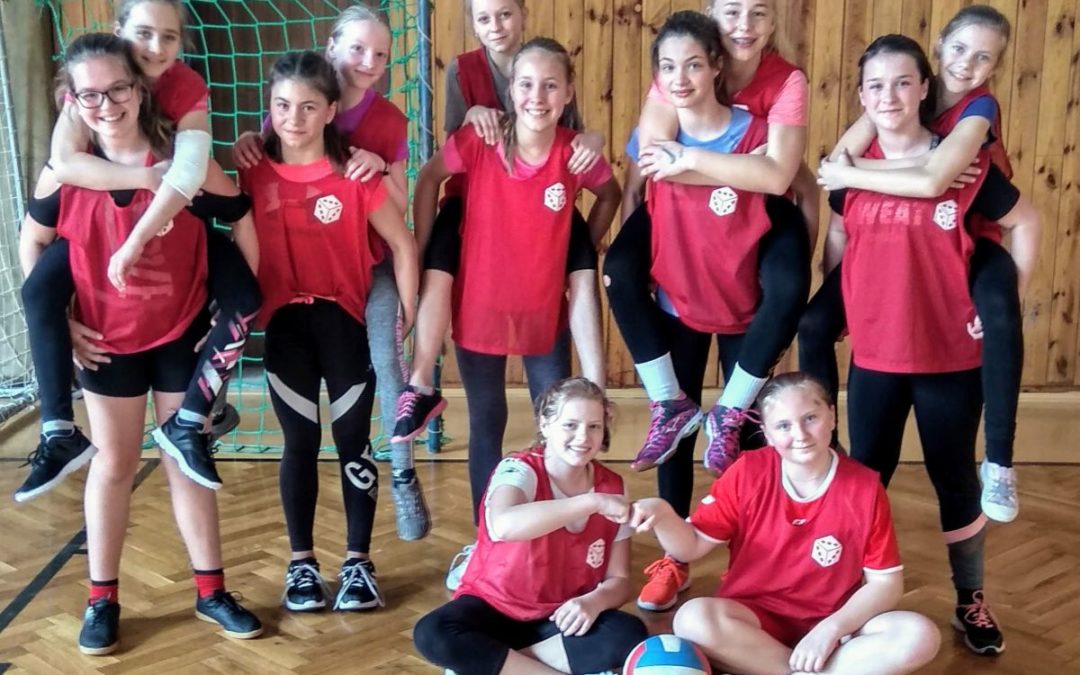 První místo ve vybíjené – dívky!